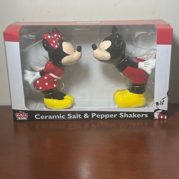 NIB - Disney Mickie & Minnie Ceramic Salt and Pepper Shakers. - Picture 1 of 5